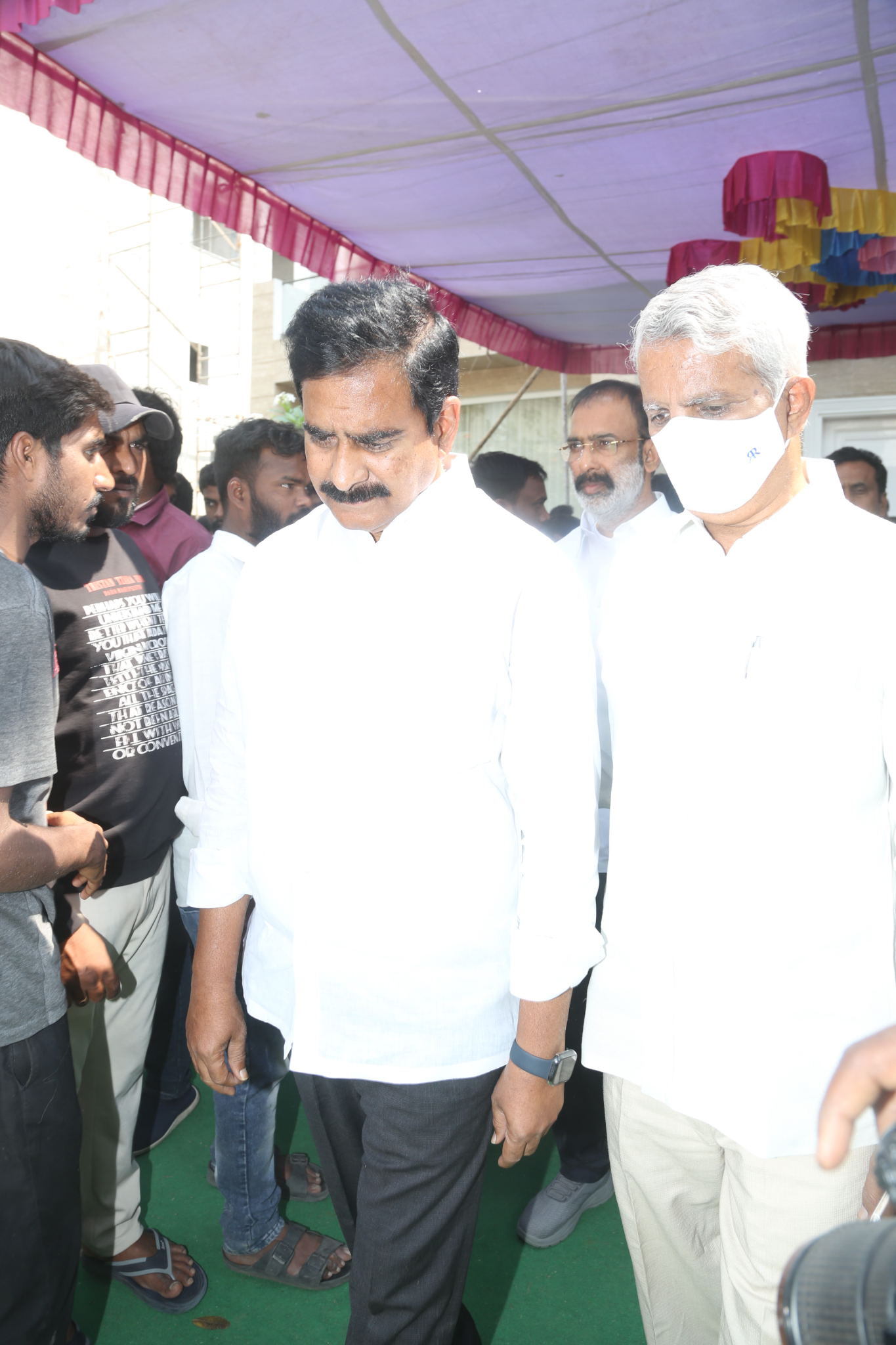 Celebs Pay Homage to Taraka Ratna