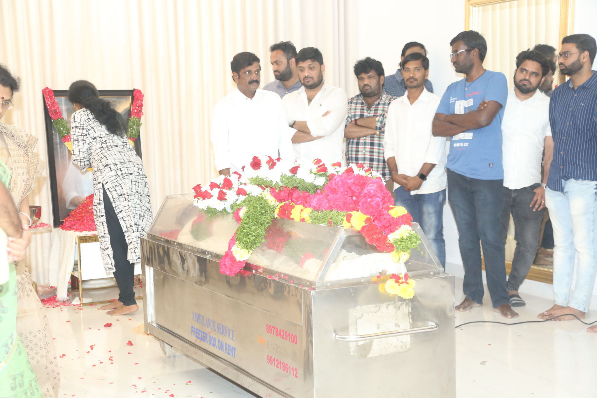 Celebs Pay Homage to Taraka Ratna