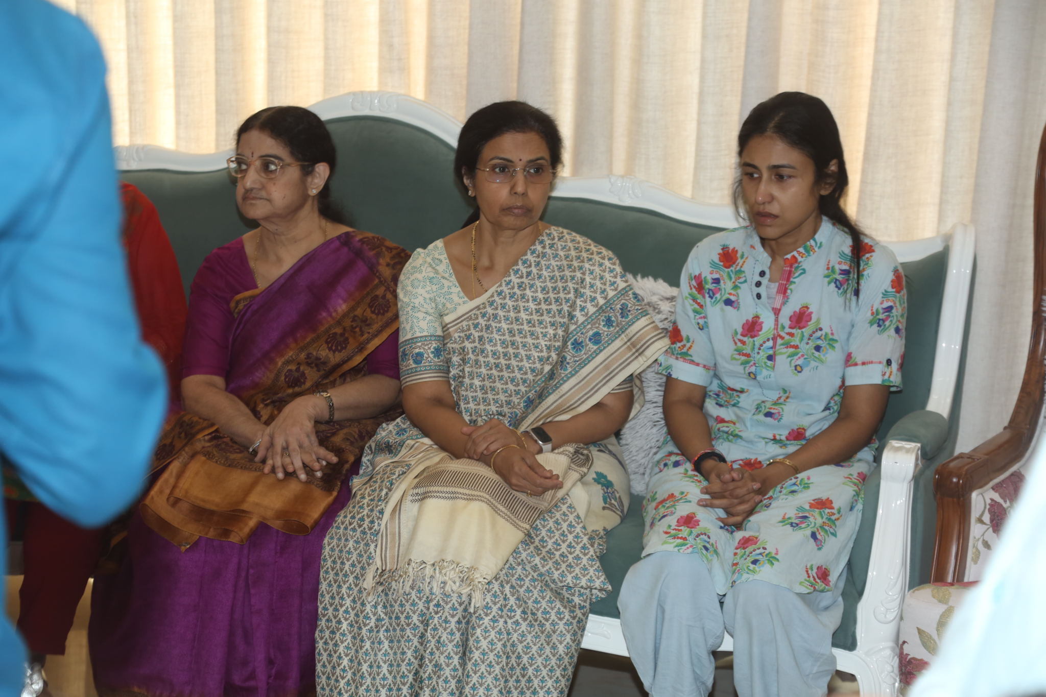 Celebs Pay Homage to Taraka Ratna