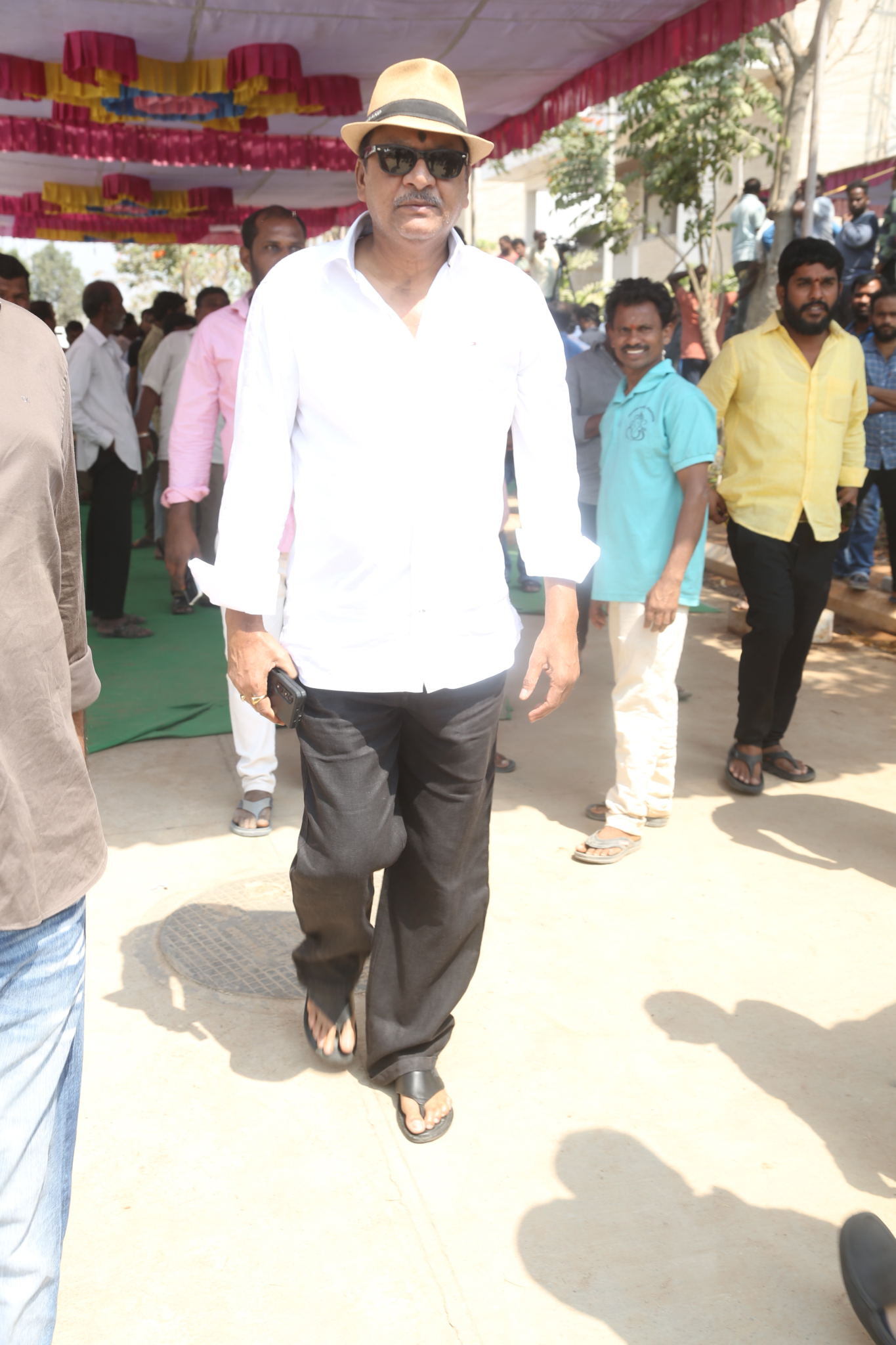 Celebs Pay Homage to Taraka Ratna