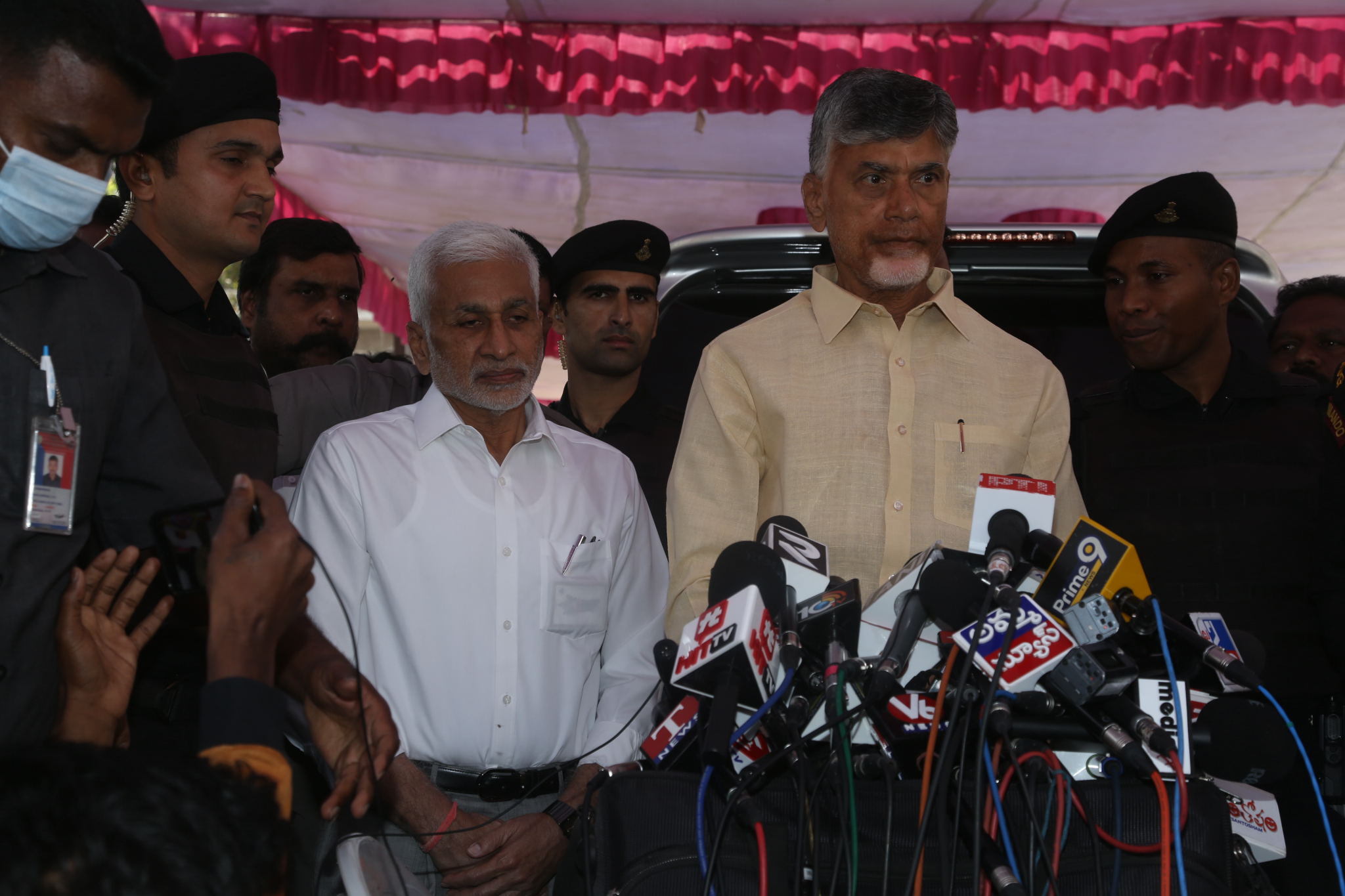 Celebs Pay Homage to Taraka Ratna