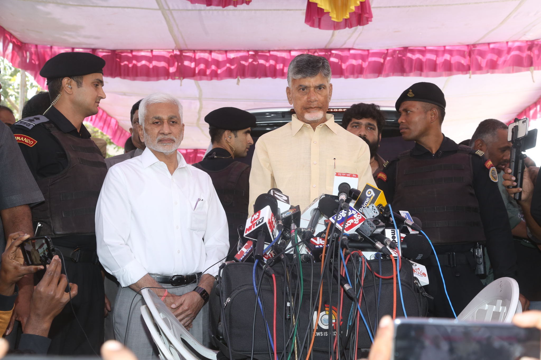 Celebs Pay Homage to Taraka Ratna