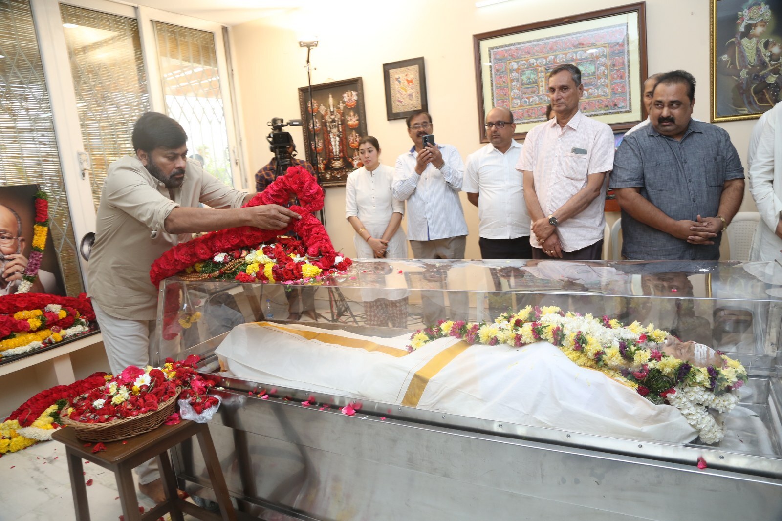 Celebs Pay Last Respects to Director K Viswanath