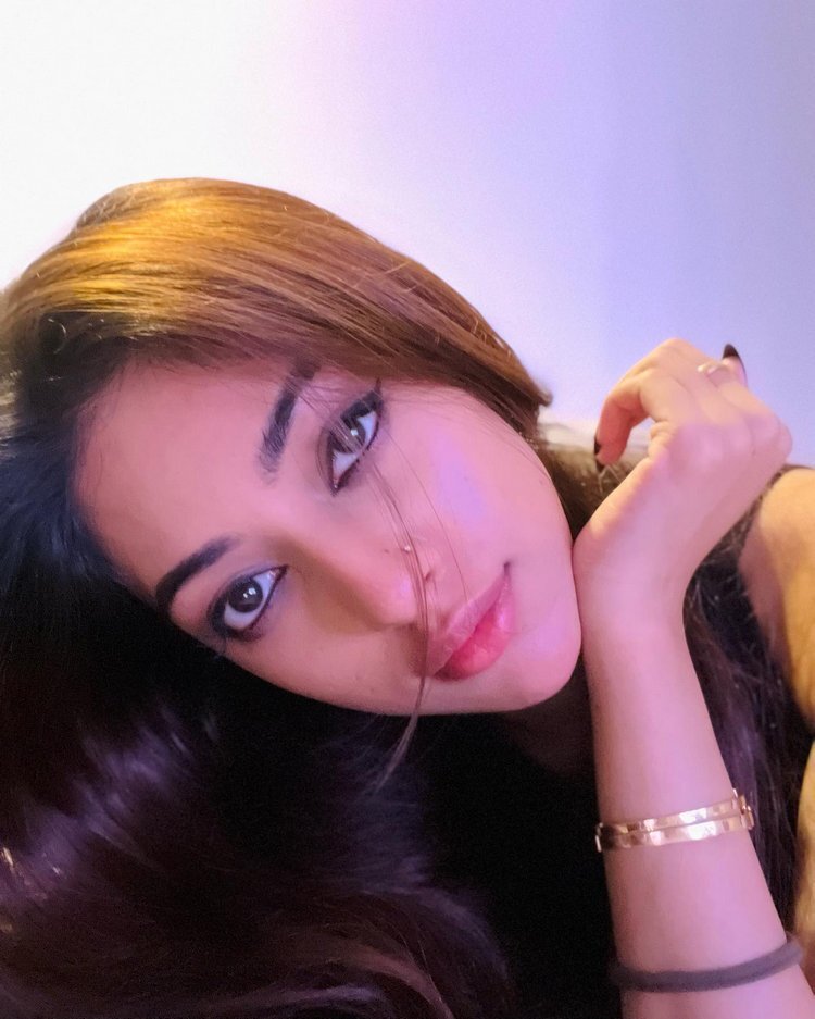 Anu Emmanuel: కొలతలు చూపిస్తూ కవ్విస్తోన్న బ్యూటీ.. ఘాటు ఫోజులతో హీటు పెంచేస్తూ!