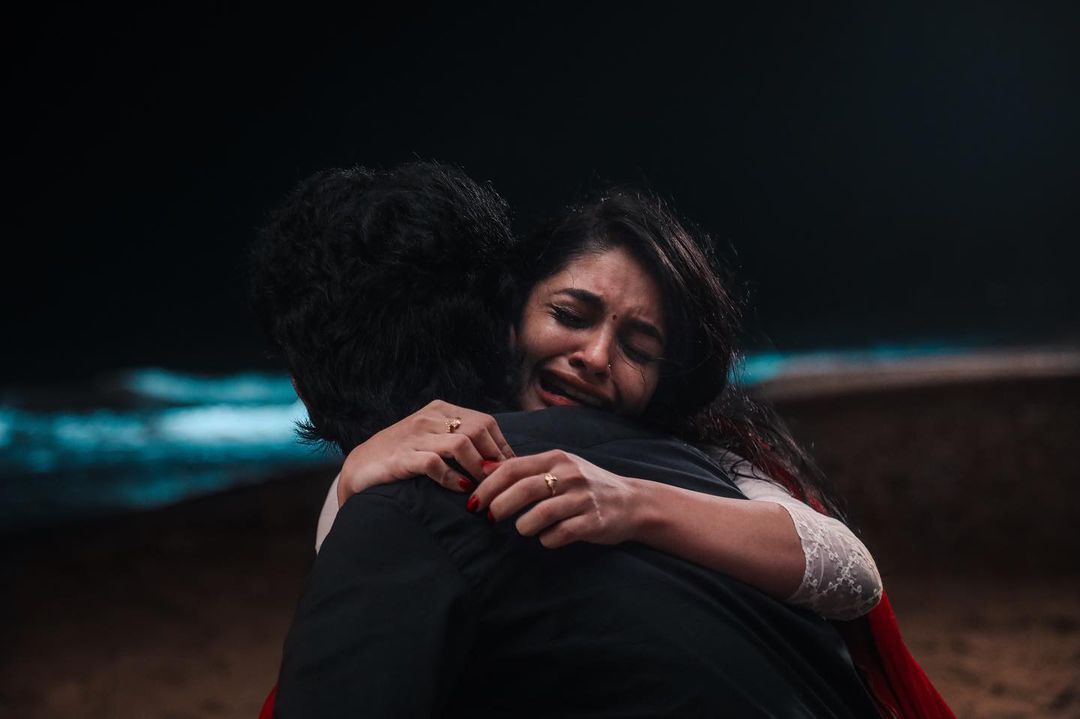 ஆத்தாடி.. வெறும் லிப்ஸ் மட்டும் தான்.. சொல்லுங்க மாமாக்குட்டி இவானாவின் நச் ஸ்டில்ஸ்!