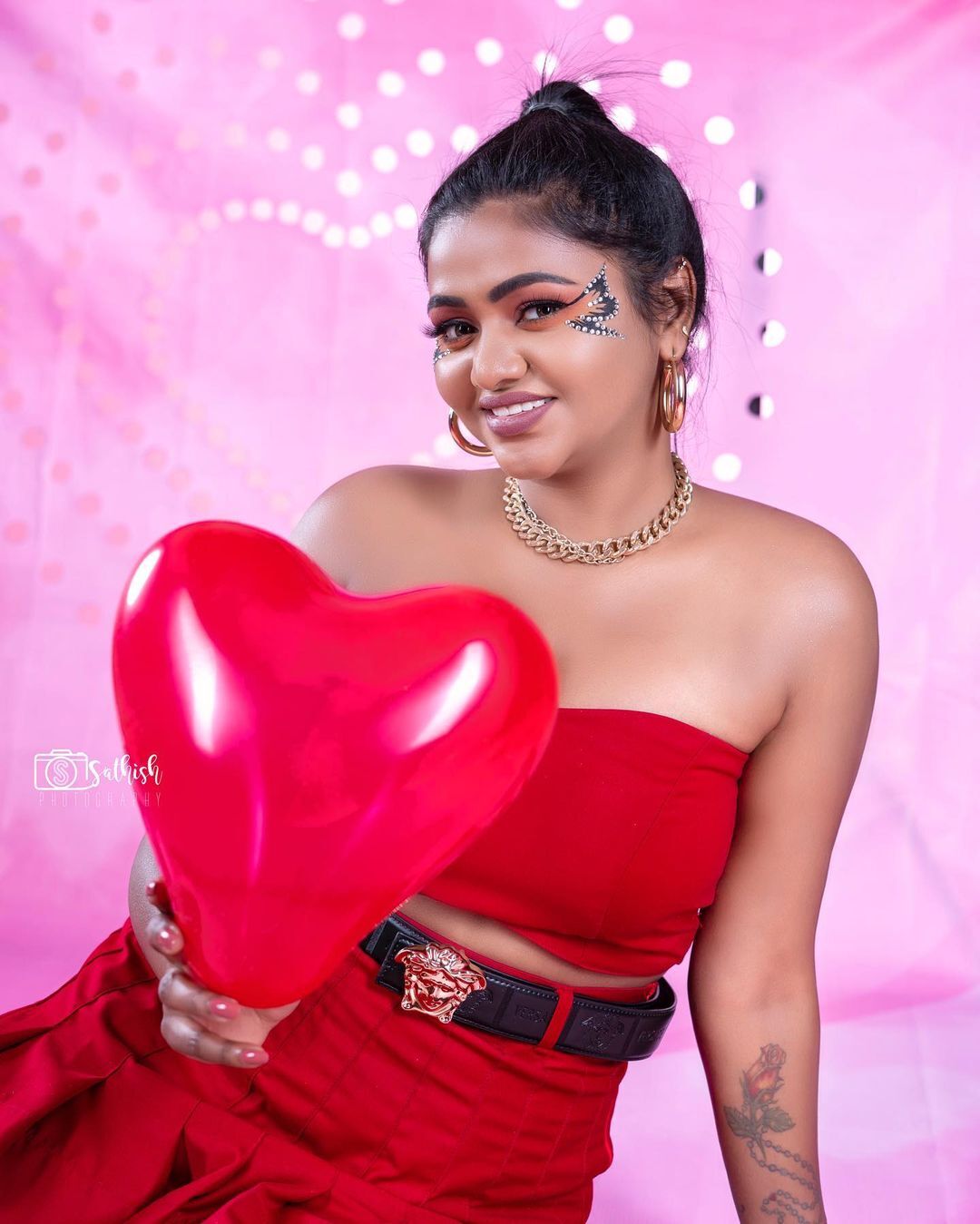 PHOTOS: அம்மாடியோவ்.. எவ்ளோ பெரிய கூந்தல்.. ஷாக்காக்கும் ஷாலு ஷம்மு!