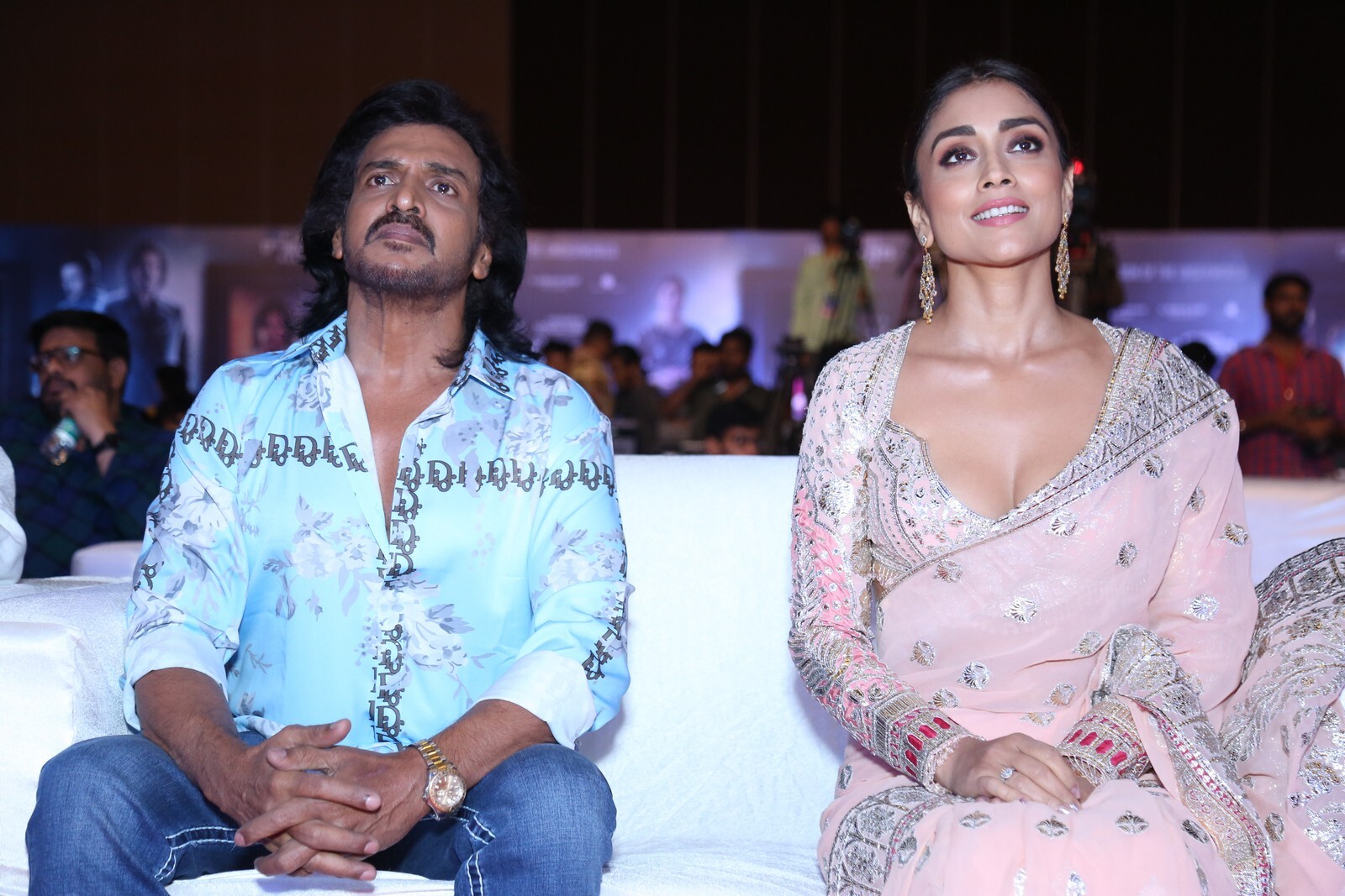 Shriya Saran వయసు పెరిగినా వన్నె తగ్గని శ్రీయాసరన్.. ఎద అందాల విందు