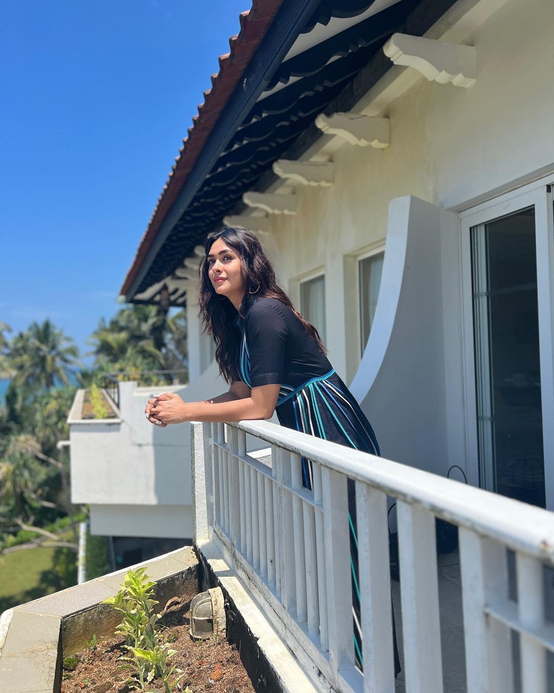 ಮೃಣಾಲ್ ಠಾಕೂರ್ ಮತ್ತೇರಿಸುವ ಚಿತ್ರಗಳು 