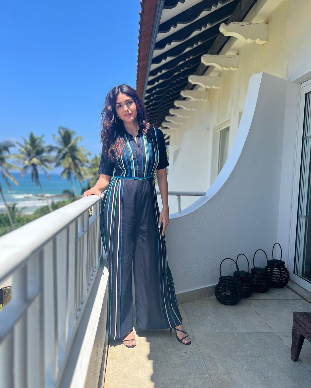 ಮೃಣಾಲ್ ಠಾಕೂರ್ ಮತ್ತೇರಿಸುವ ಚಿತ್ರಗಳು 