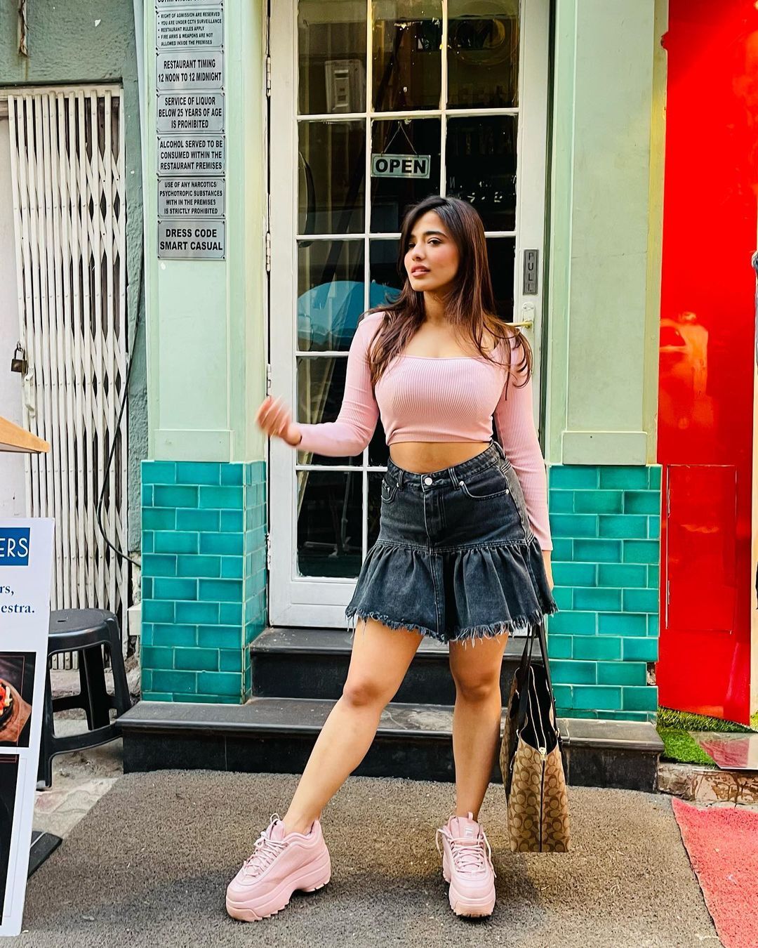 Ketika Sharma: హాట్ షోలో పవన్ బ్యూటీ కేతిక శర్మ ఓవర్ డోస్.. ఆ చూపులు, పోజులు చూస్తే!