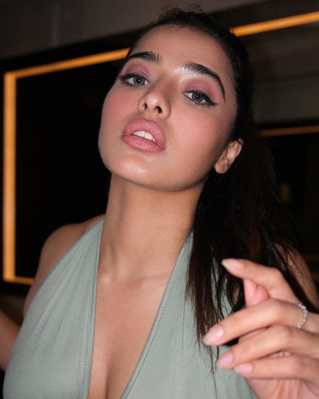 Ketika Sharma: హాట్ షోలో పవన్ బ్యూటీ కేతిక శర్మ ఓవర్ డోస్.. ఆ చూపులు, పోజులు చూస్తే!