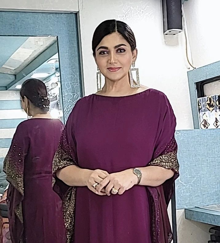  PHOTOS : 50 வயதிலும் நச்சுனு போஸ்.. கொழுக் மொழுக் குஷ்பு தான் வேணும் அடம்பிடிக்கும் ரசிகர்கள்!