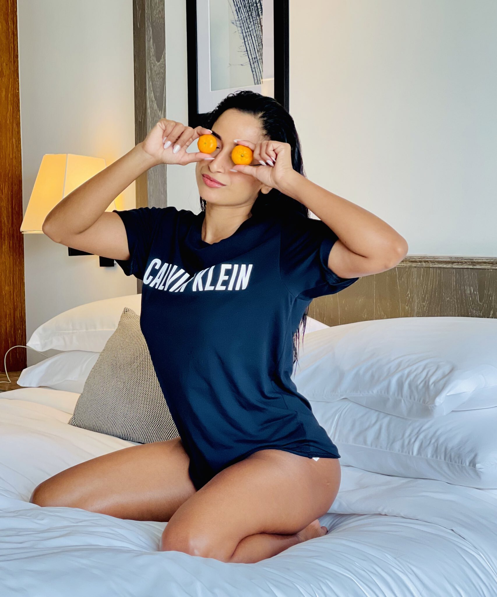 PHOTOS :  பாறை இடுக்கில் விவகாரமாக போஸ் கொடுத்த பூஜா பாலேகர்.. ஓவர் கவர்ச்சியால் திணறும் இணையம்!