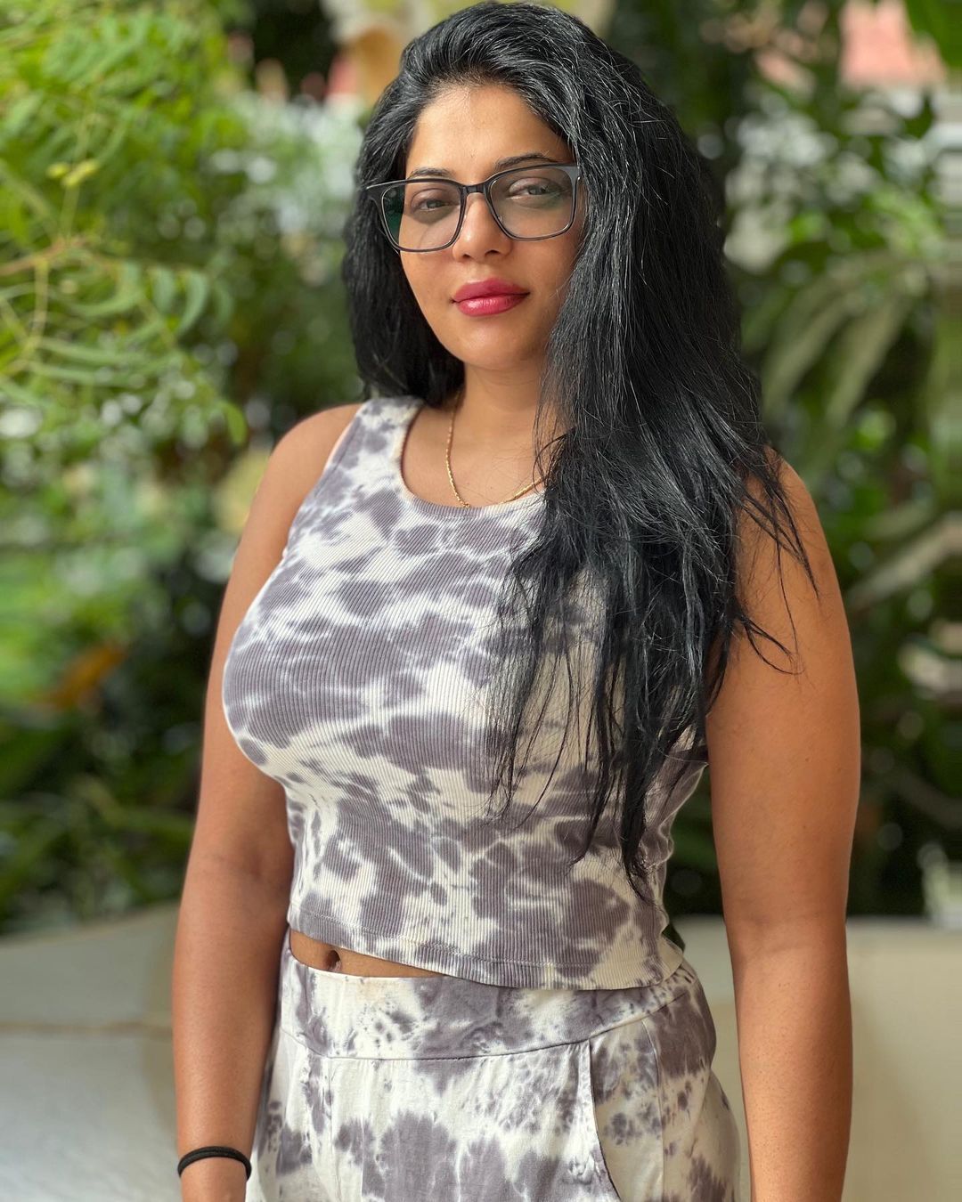  PHOTOS : என் கழுத்து வரையில் ஆசை வந்து நொந்தேனே.. ரேஷ்மாவின் விவகாரமான  பிக்ஸ்!
