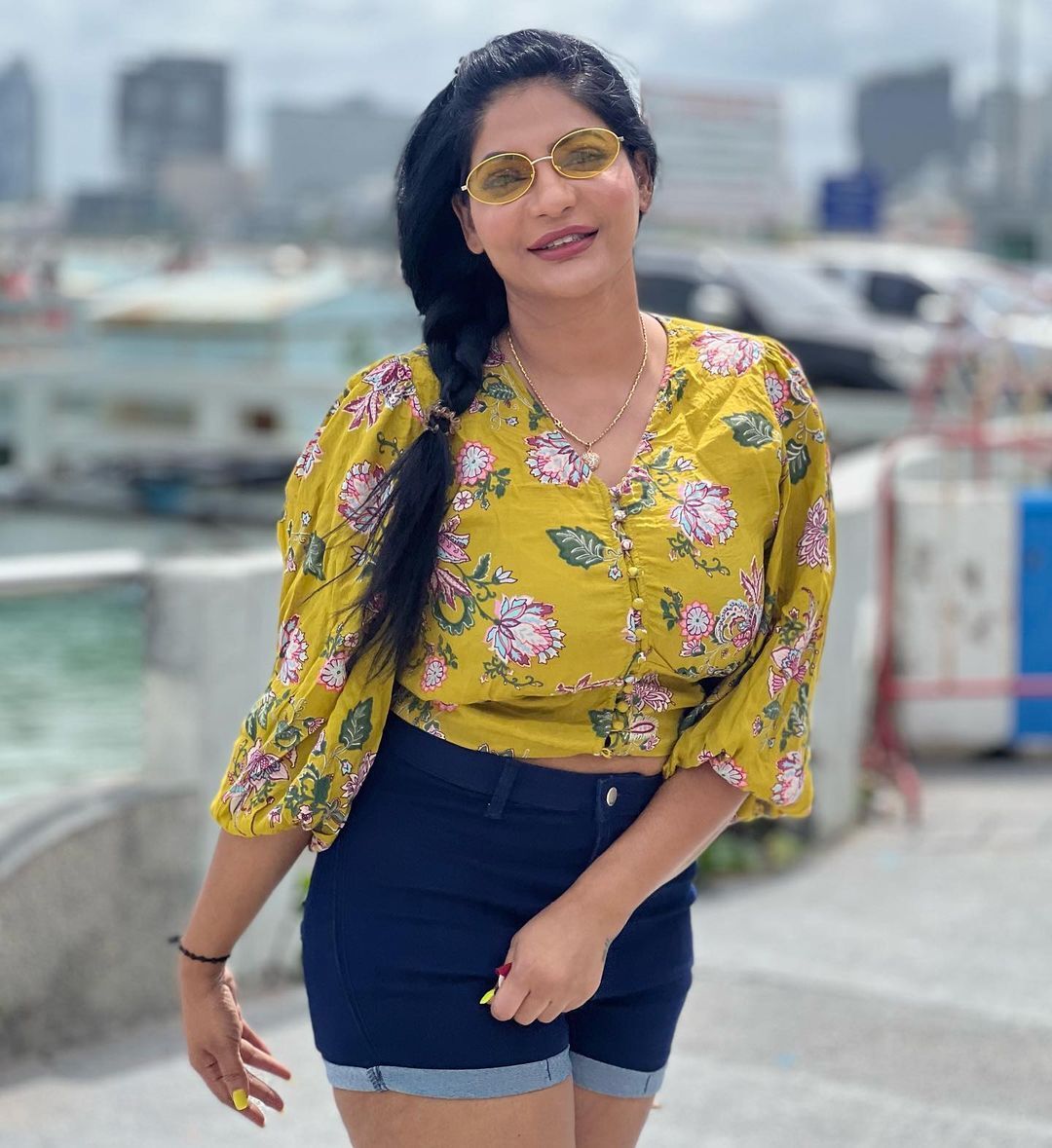  PHOTOS : என் கழுத்து வரையில் ஆசை வந்து நொந்தேனே.. ரேஷ்மாவின் விவகாரமான  பிக்ஸ்!