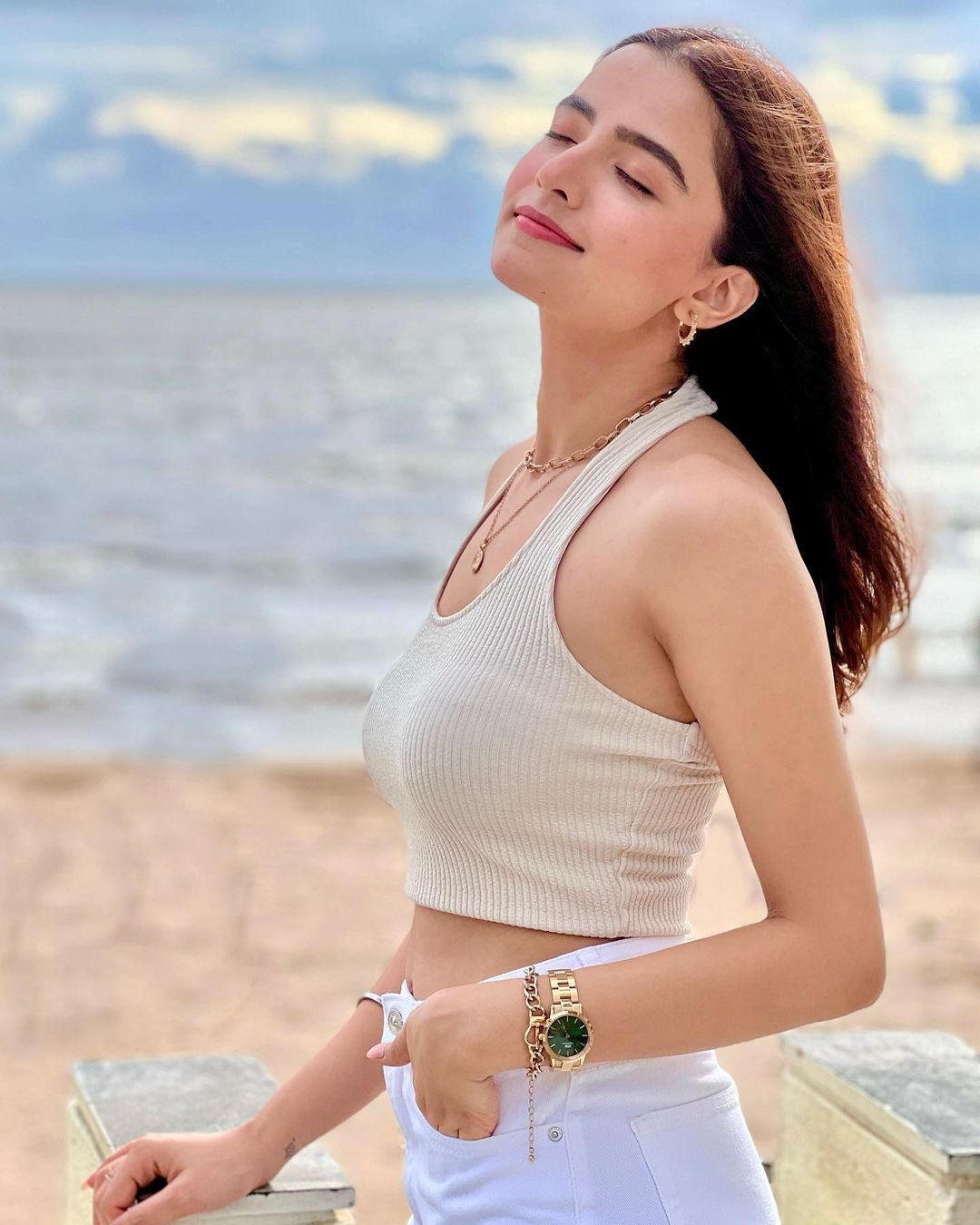 Rukshar Dhillon: బ్రాలో విశ్వక్ సేన్ బ్యూటి అందాలు.. అలా చూపిస్తున్న రుక్సార్ దిల్లాన్!