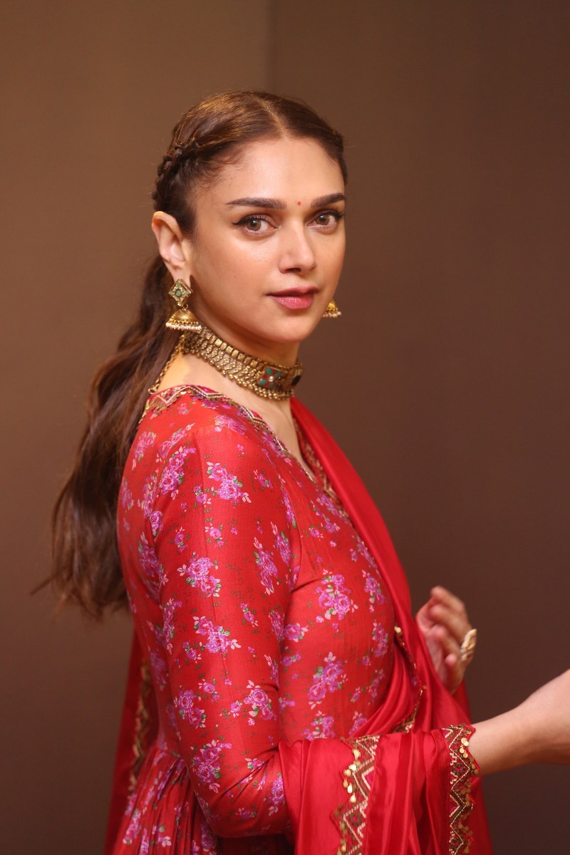 Aditi Rao Hydari అనార్కలిని మించిన అందంతో.. అదితి రావు హైదరీ ఫోటోలు ట్రెండింగ్