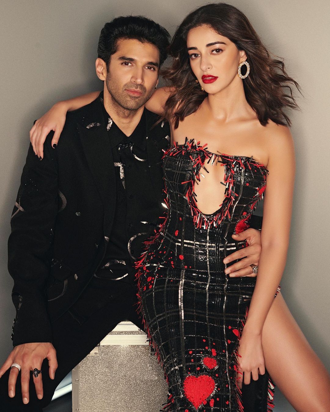Ananya Panday: అనన్య పాండే హాట్ ఫొటోషూట్.. పై నుంచి థైస్ దాకా మొత్తం చూపిస్తూ!
