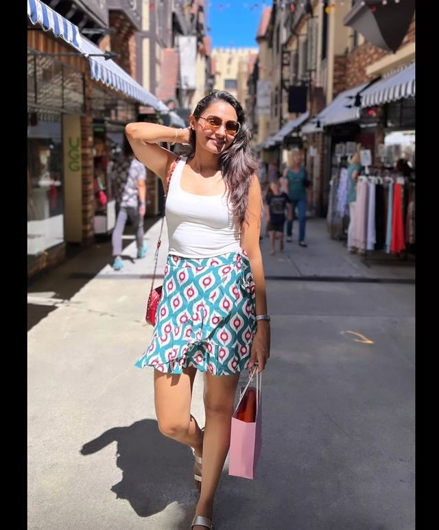 PHOTOS : அப்பட்டமாய் முதுகை காட்டி மகளிர் தின வாழ்த்து சொன்ன ஆண்ட்ரியா.. திட்டிதீர்க்கும் ரசிகர்கள்!