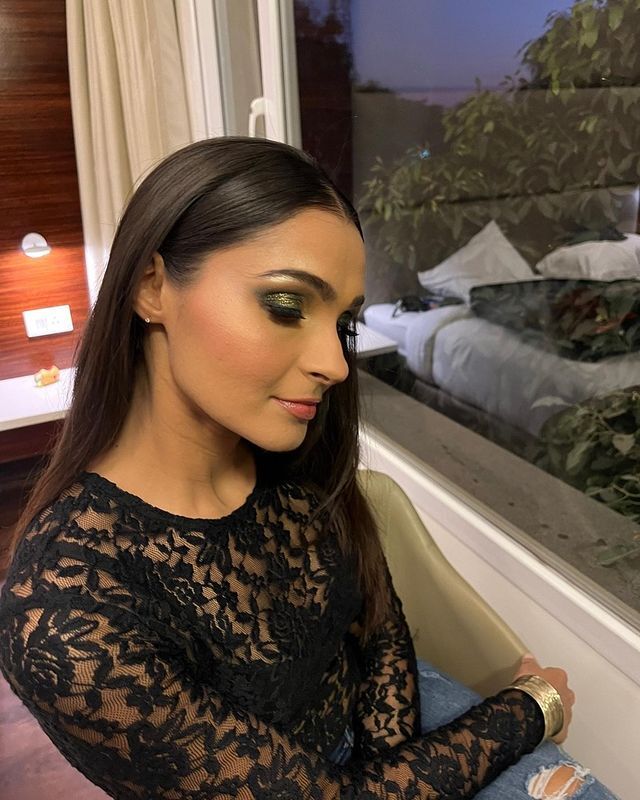 PHOTOS : அப்பட்டமாய் முதுகை காட்டி மகளிர் தின வாழ்த்து சொன்ன ஆண்ட்ரியா.. திட்டிதீர்க்கும் ரசிகர்கள்!