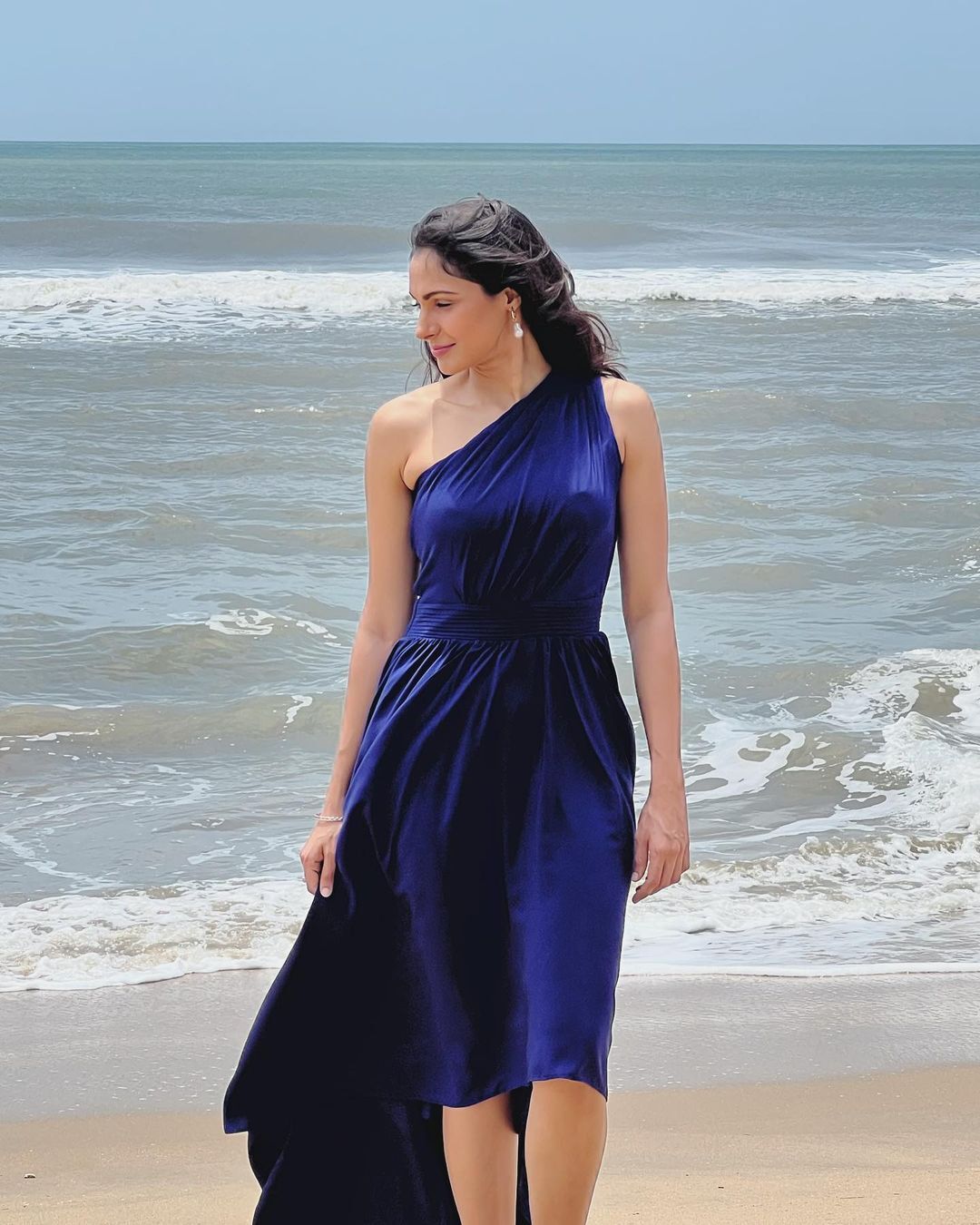 PHOTOS : அப்பட்டமாய் முதுகை காட்டி மகளிர் தின வாழ்த்து சொன்ன ஆண்ட்ரியா.. திட்டிதீர்க்கும் ரசிகர்கள்!