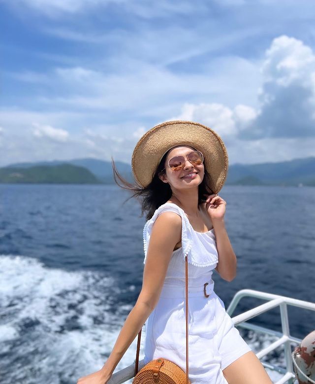 PHOTOS : அப்பட்டமாய் முதுகை காட்டி மகளிர் தின வாழ்த்து சொன்ன ஆண்ட்ரியா.. திட்டிதீர்க்கும் ரசிகர்கள்!