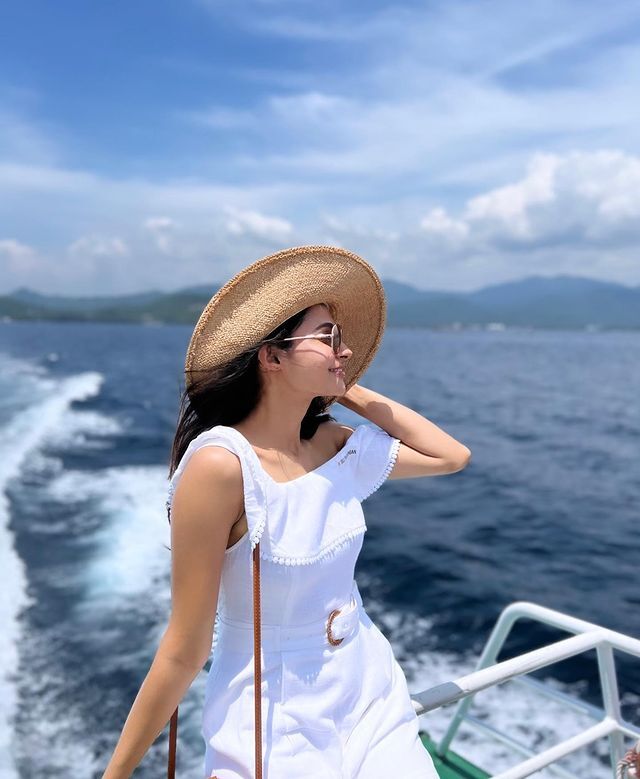 PHOTOS : அப்பட்டமாய் முதுகை காட்டி மகளிர் தின வாழ்த்து சொன்ன ஆண்ட்ரியா.. திட்டிதீர்க்கும் ரசிகர்கள்!