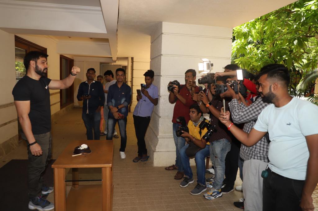 Emraan Hashmi 44th Year Birthday With Fans; See Photos