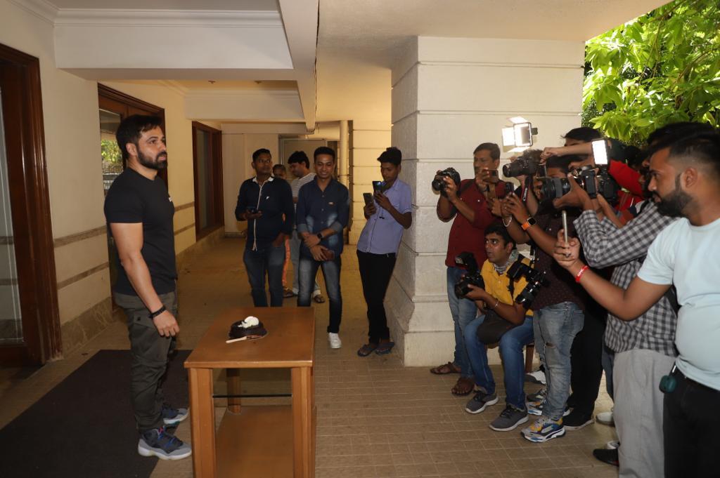 Emraan Hashmi 44th Year Birthday With Fans; See Photos