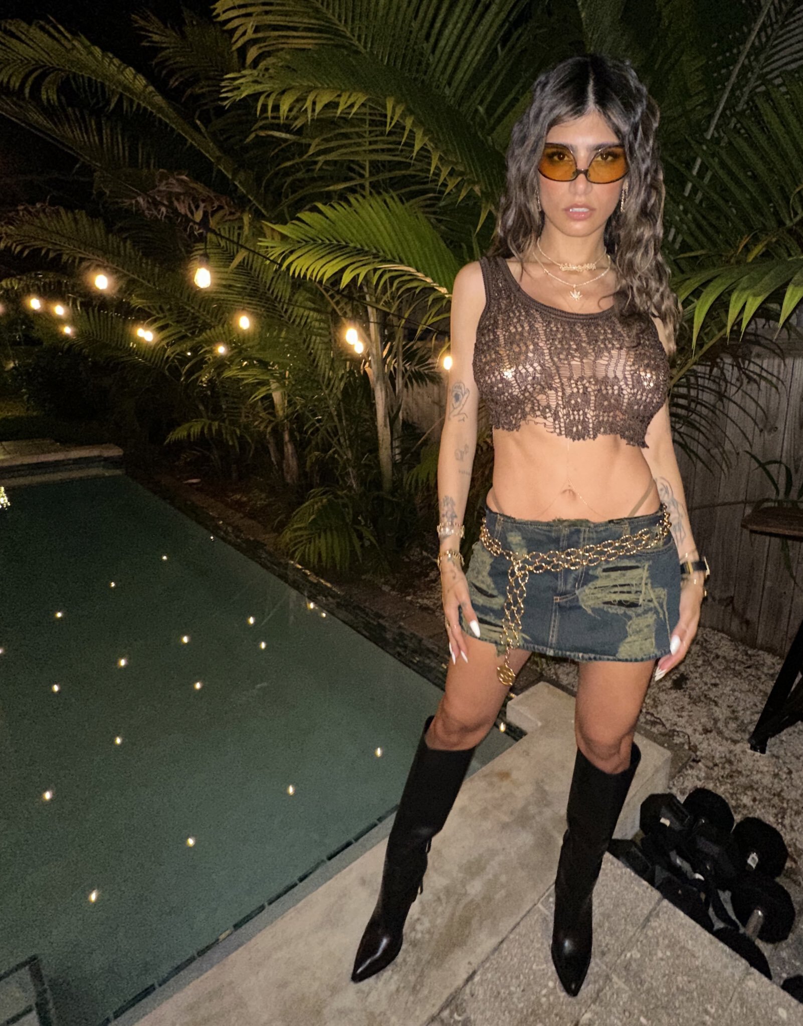 PHOTOS : யாருப்பா இந்த ’மியா கலிஃபா' இப்படி ஹாட்டா இருக்காங்கலே !