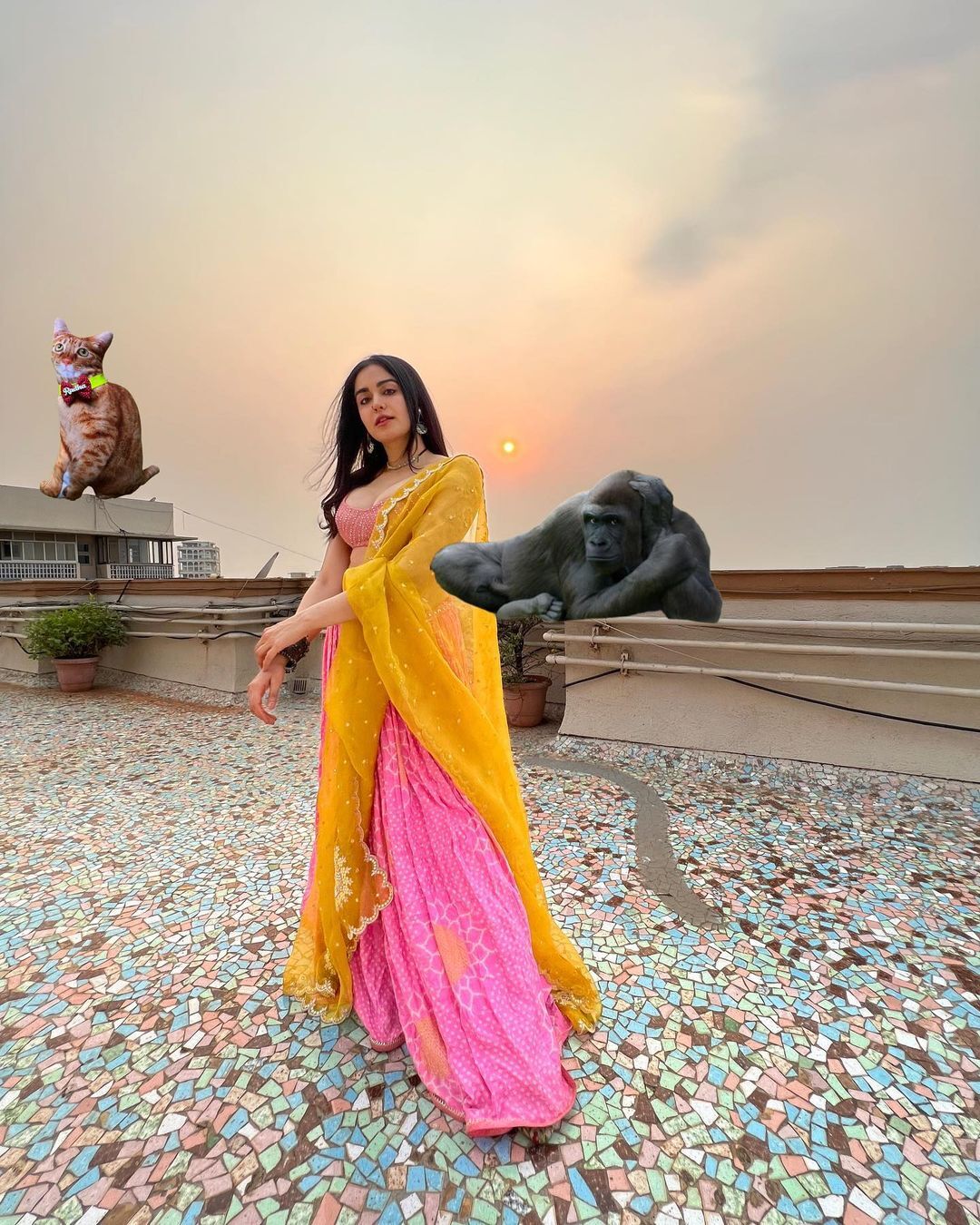 PHOTOS: என்ன அழகு எத்தனை அழகு... மஞ்ச காட்டு மைனாவான ஆதா ஷர்மா