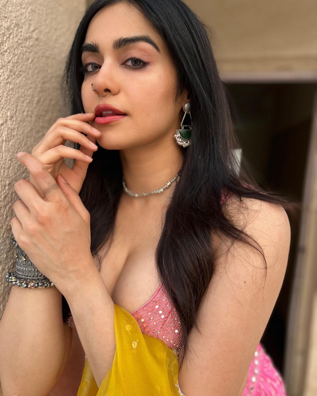 PHOTOS: என்ன அழகு எத்தனை அழகு... மஞ்ச காட்டு மைனாவான ஆதா ஷர்மா