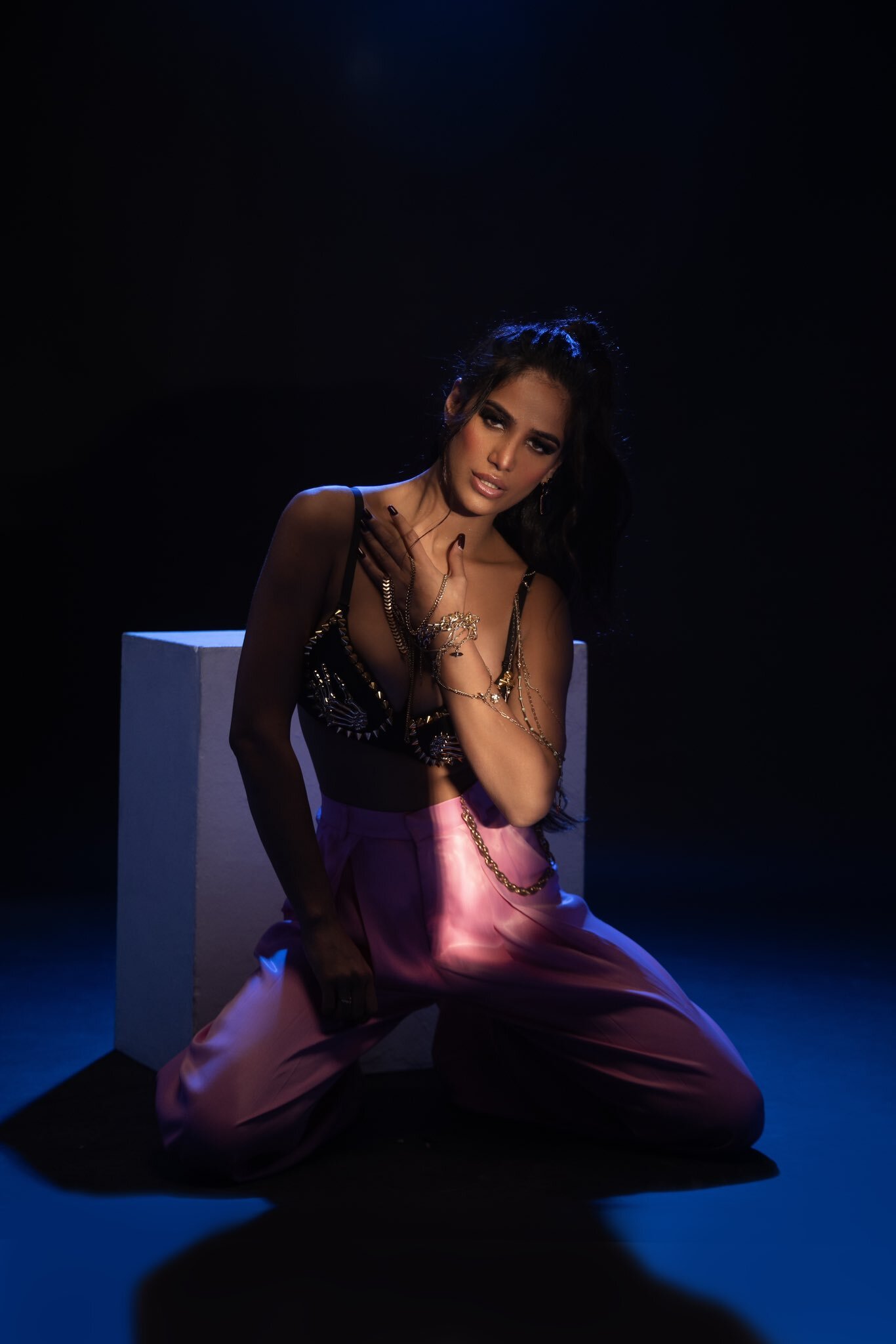 Poonam Pandey Shares Her Pink Vibes Photoshoot Goes Viral