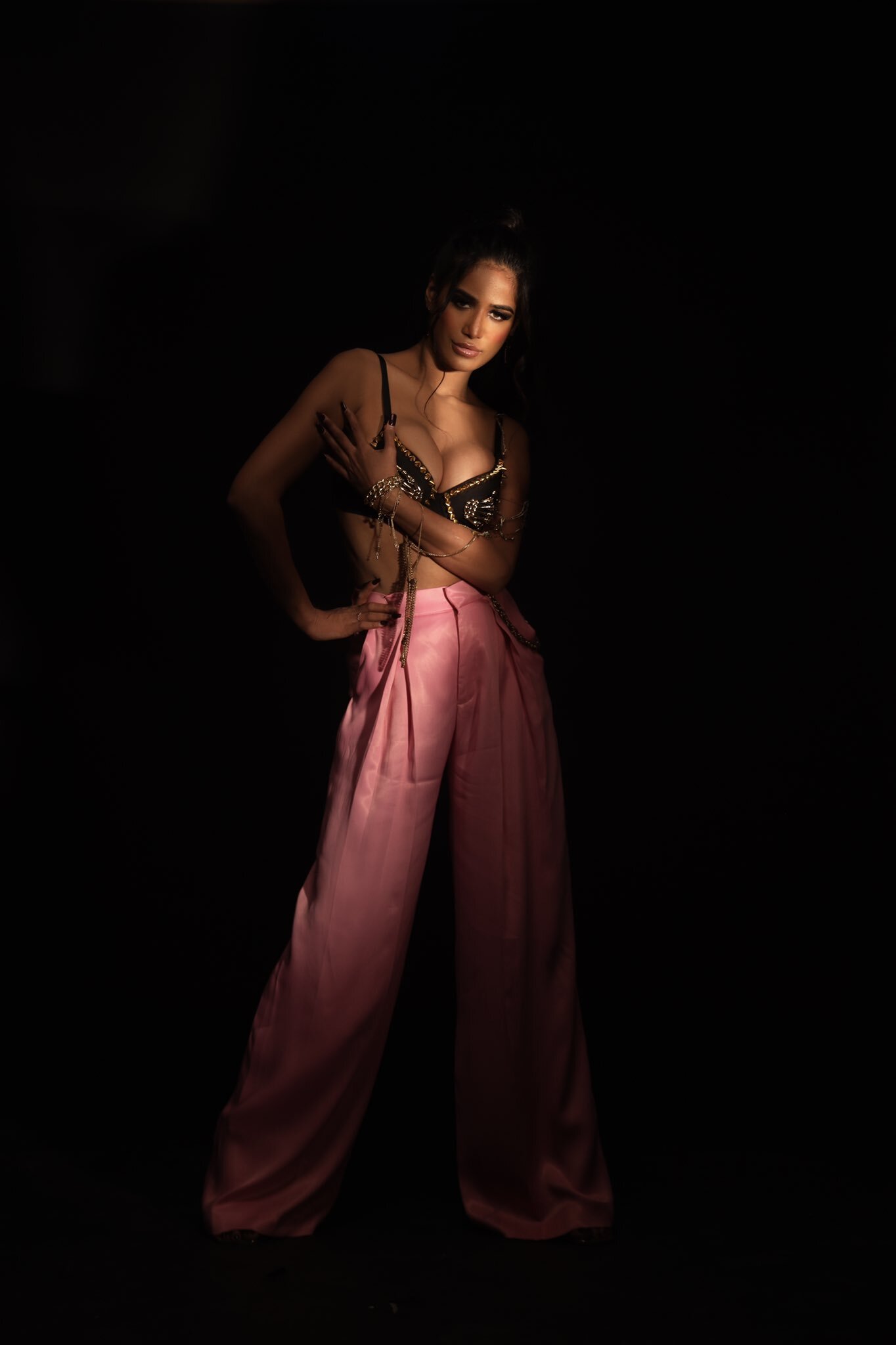Poonam Pandey Shares Her Pink Vibes Photoshoot Goes Viral