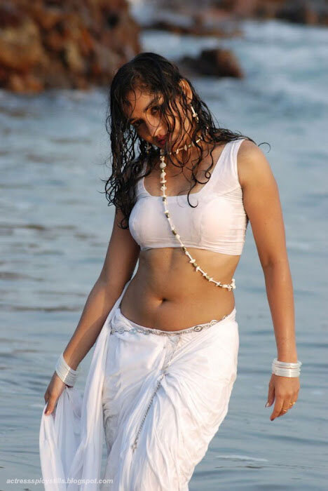 South Indian Actress Who Looks Classy In White Saree; See PICS