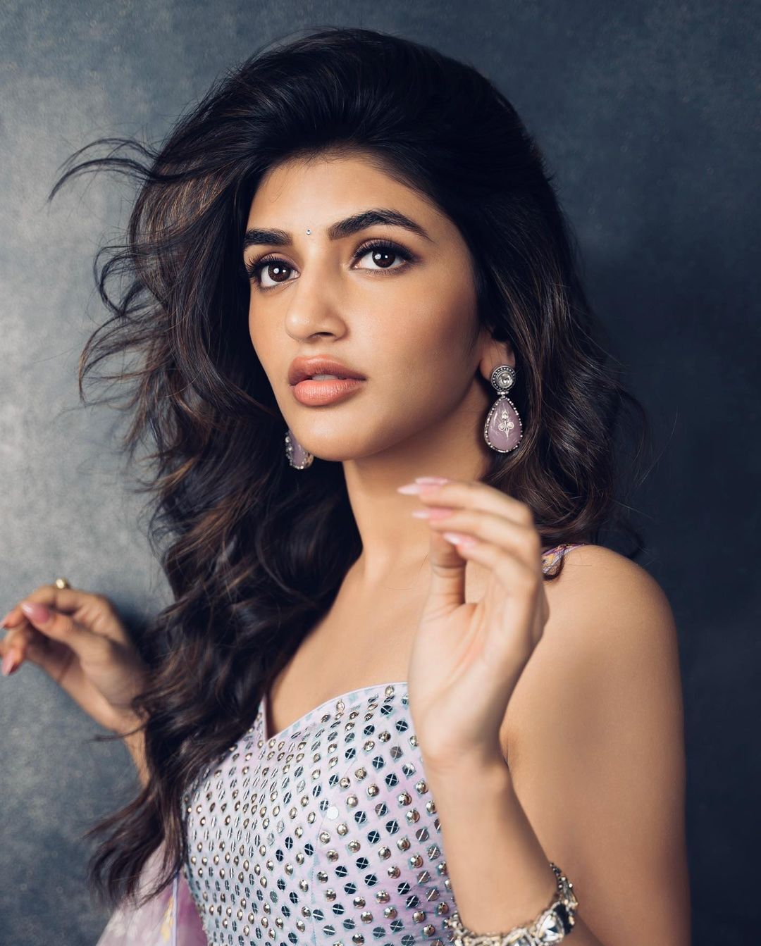 61 வயது நடிகர் படத்தில் இணைந்த 21 வயது நடிகை.. டோலிவுட்டில் கலக்கும் ஸ்ரீலீலா!