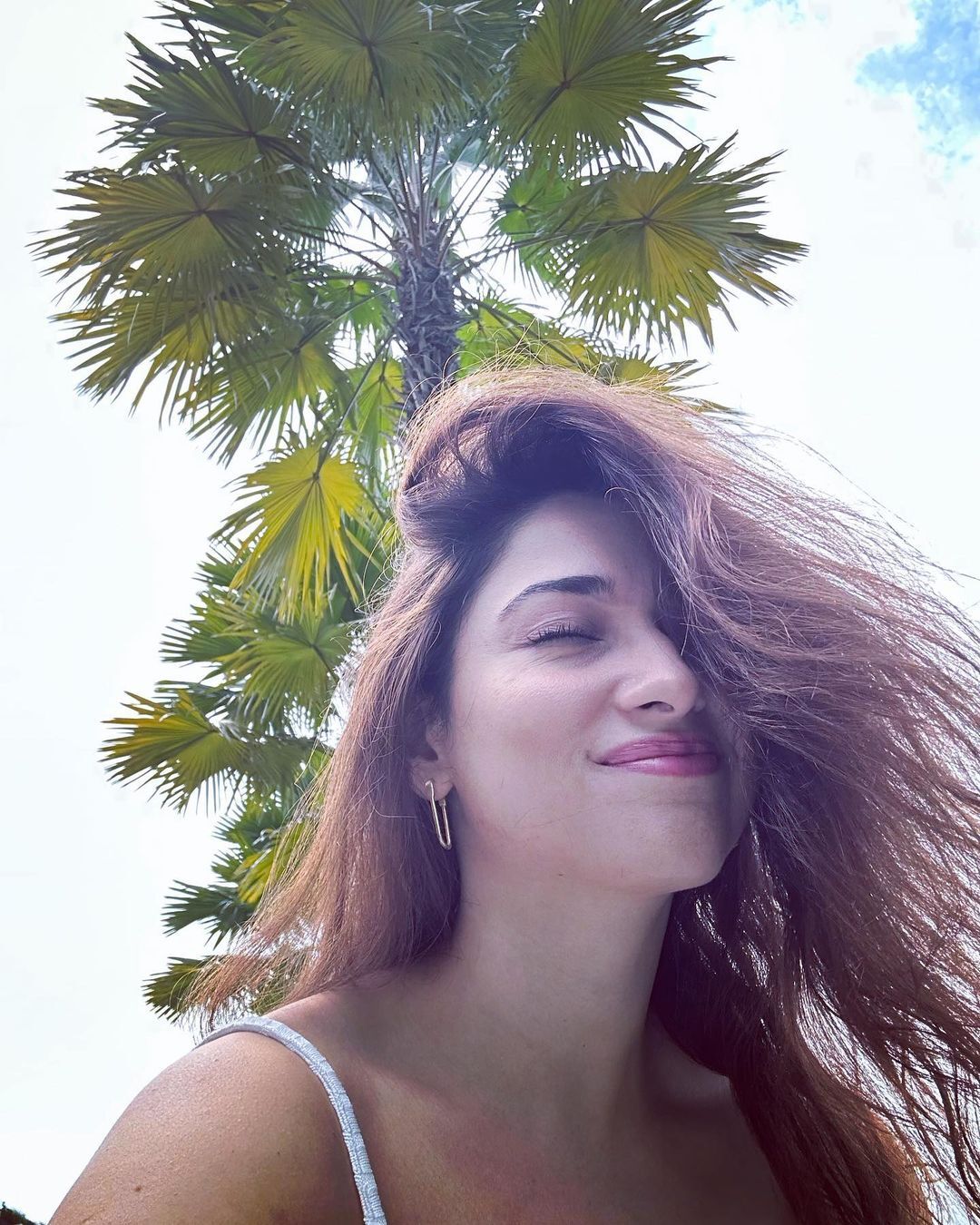 Tamannaah Bhatia: మిల్కీ భామ తమన్నా బోల్డ్ షో.. ట్రాన్సపరెంట్ డ్రెస్సులో అవి చూపిస్తూ!
