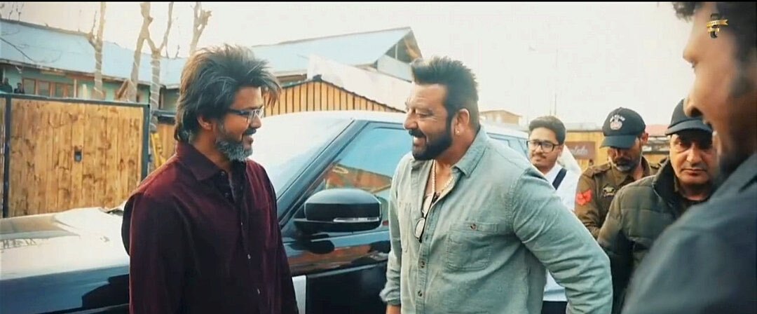 PHOTOS: ப்பா.. சால்ட் அண்ட் பெப்பர் சும்மா தெறிக்குதே.. லியோ நியூ லுக்கில் கெத்துக் காட்டும் விஜய்!