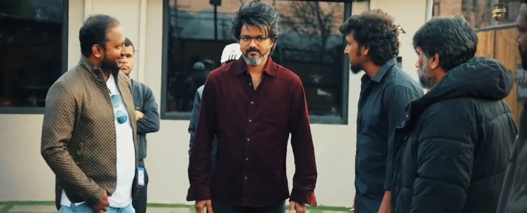 PHOTOS: ப்பா.. சால்ட் அண்ட் பெப்பர் சும்மா தெறிக்குதே.. லியோ நியூ லுக்கில் கெத்துக் காட்டும் விஜய்!