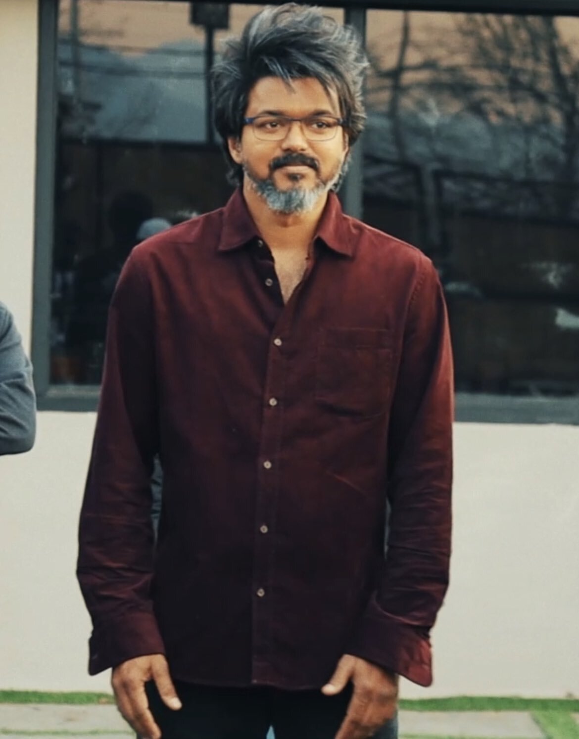 PHOTOS: ப்பா.. சால்ட் அண்ட் பெப்பர் சும்மா தெறிக்குதே.. லியோ நியூ லுக்கில் கெத்துக் காட்டும் விஜய்!