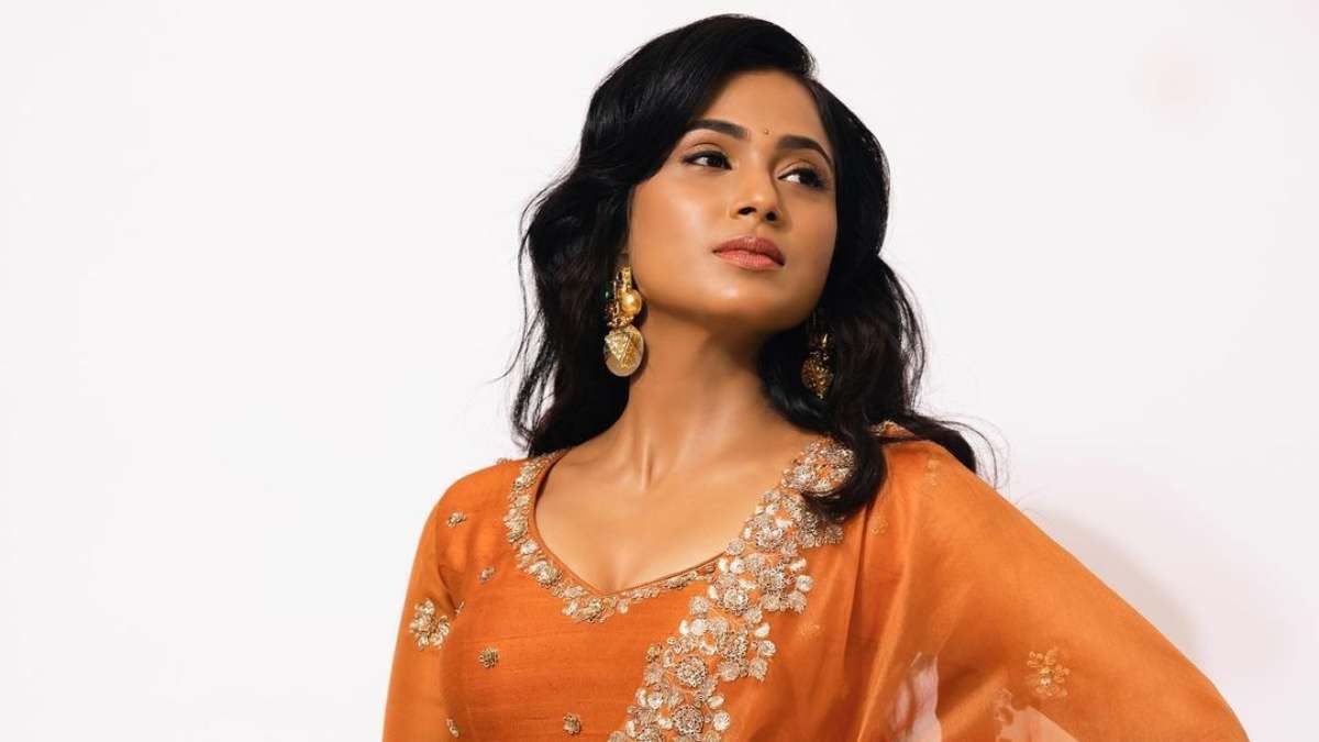 ಸೀರೆಯಲ್ಲಿ ರಮ್ಯಾ ಪಾಂಡಿಯನ್ ಬಿಂದಾಸ್ ಚಿತ್ರಗಳು 