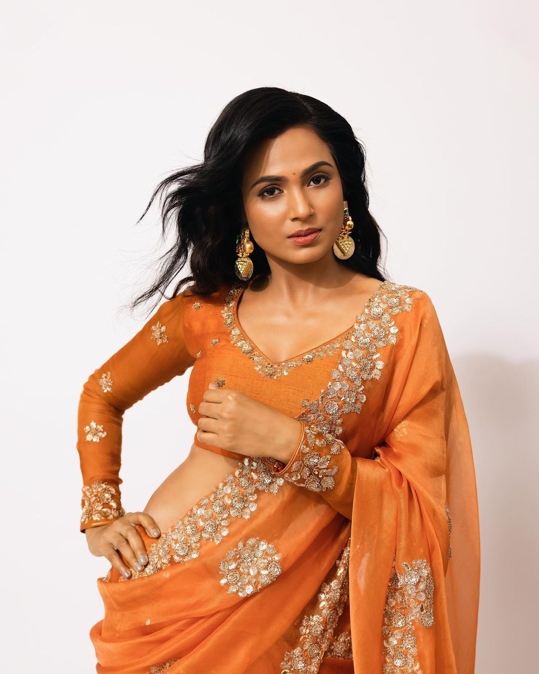 ಸೀರೆಯಲ್ಲಿ ರಮ್ಯಾ ಪಾಂಡಿಯನ್ ಬಿಂದಾಸ್ ಚಿತ್ರಗಳು 