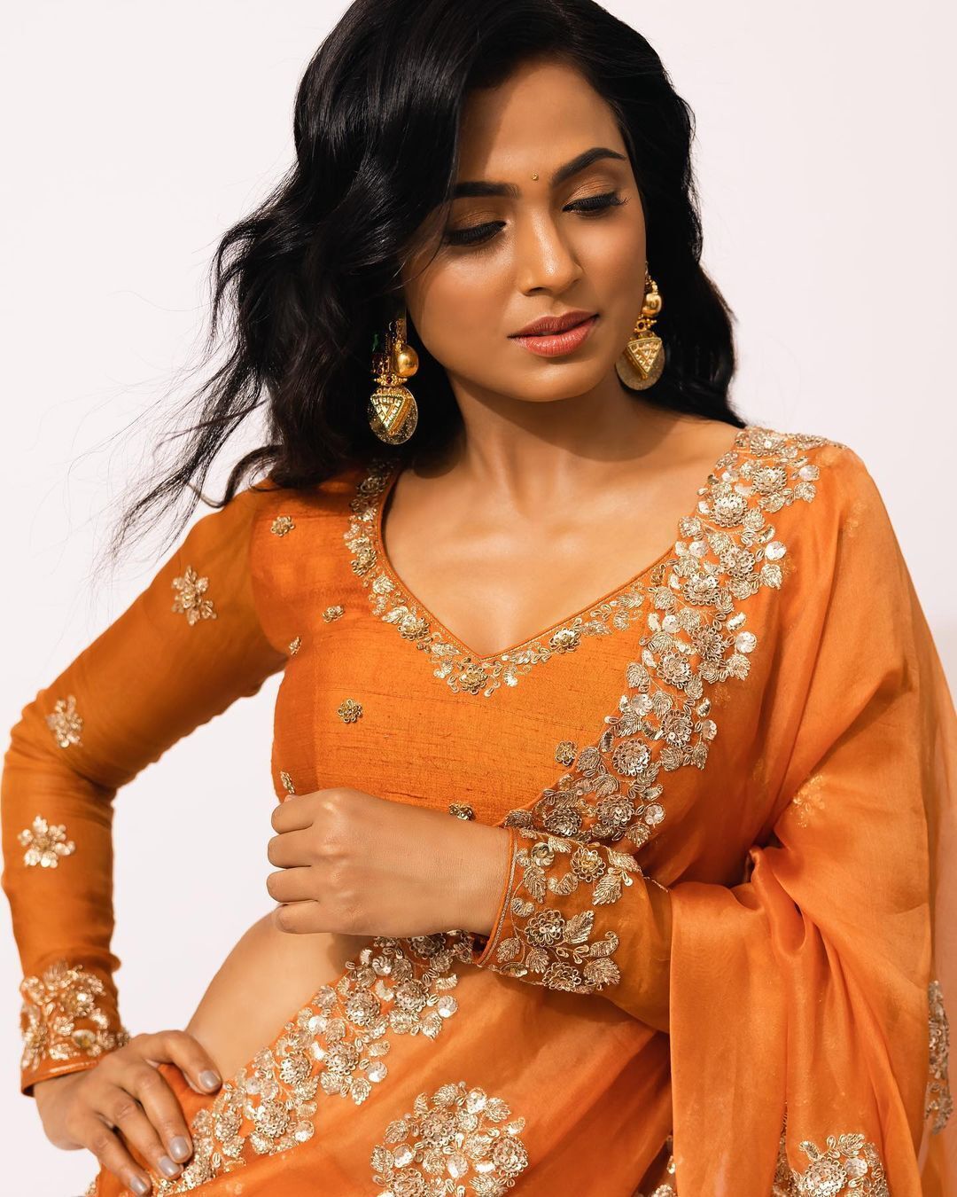 ಸೀರೆಯಲ್ಲಿ ರಮ್ಯಾ ಪಾಂಡಿಯನ್ ಬಿಂದಾಸ್ ಚಿತ್ರಗಳು 