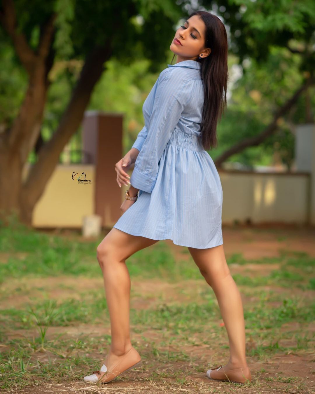 పొట్టి బట్టలతో లెగ్స్ అందాలు చూపిస్తున్న రష్మి.. లేటెస్ట్ గ్లామరస్ ఫొటోస్ వైరల్