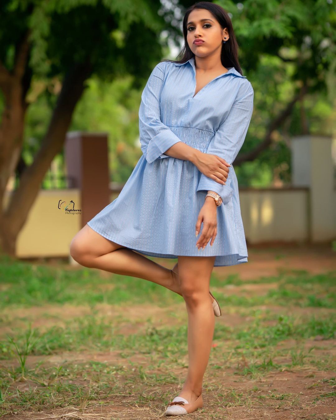 పొట్టి బట్టలతో లెగ్స్ అందాలు చూపిస్తున్న రష్మి.. లేటెస్ట్ గ్లామరస్ ఫొటోస్ వైరల్