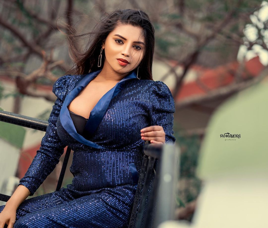 PHOTOS : பிறந்தநாள் அதுவுமா பொழுதே போகல…முரட்டுத்தனமா போஸ் கொடுத்த டிக்டாக் இலக்கியா!