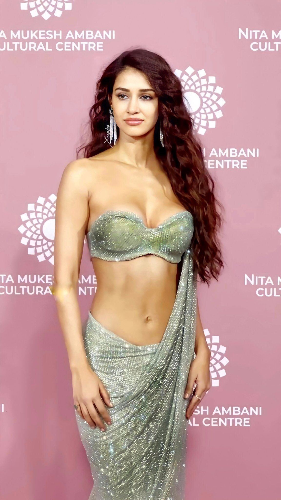 Disha Patani: అందాలు మొత్తం బయటపెట్టిన దిశా.. బాడీలోని అన్ని దిక్కులూ చూపిస్తూ!