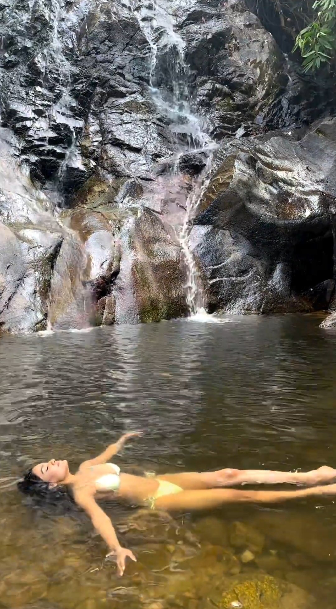 Hottest Looks Of Saniya Iyappan Vaction Photos