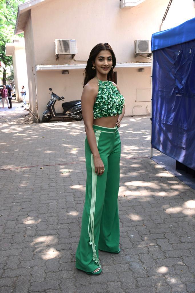 Kisi Ka Bhai Kisi Ki Jaan: Pooja Hegde’s Retro inspired attire looks absolutely Glamorous as she steps out for the Films Promotions