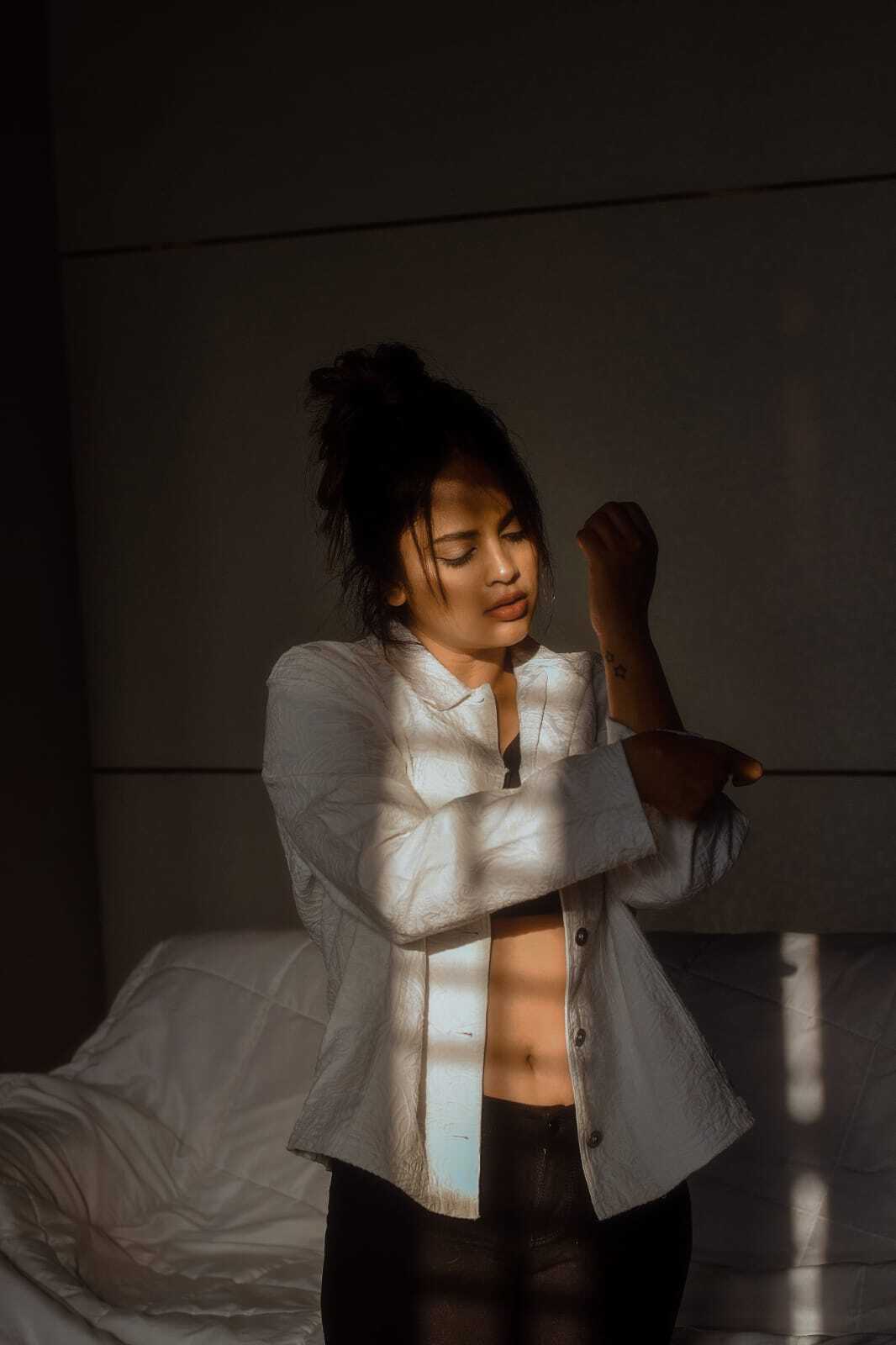 Nandita Swetha Sizzles in Latest Photoshoot, her Glamorous look goes Viral on the Internet
